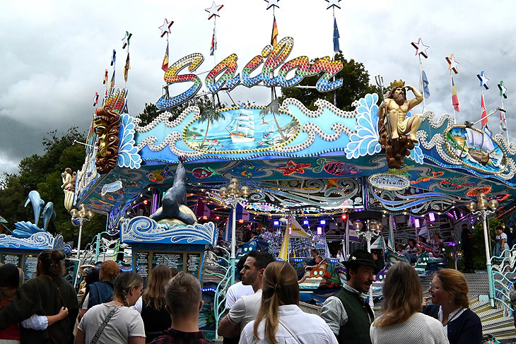 Neu auf dem Oktoberfest: Seesturmbahn "Happy Sailor" (©Foto: Ingrid Grossmann)